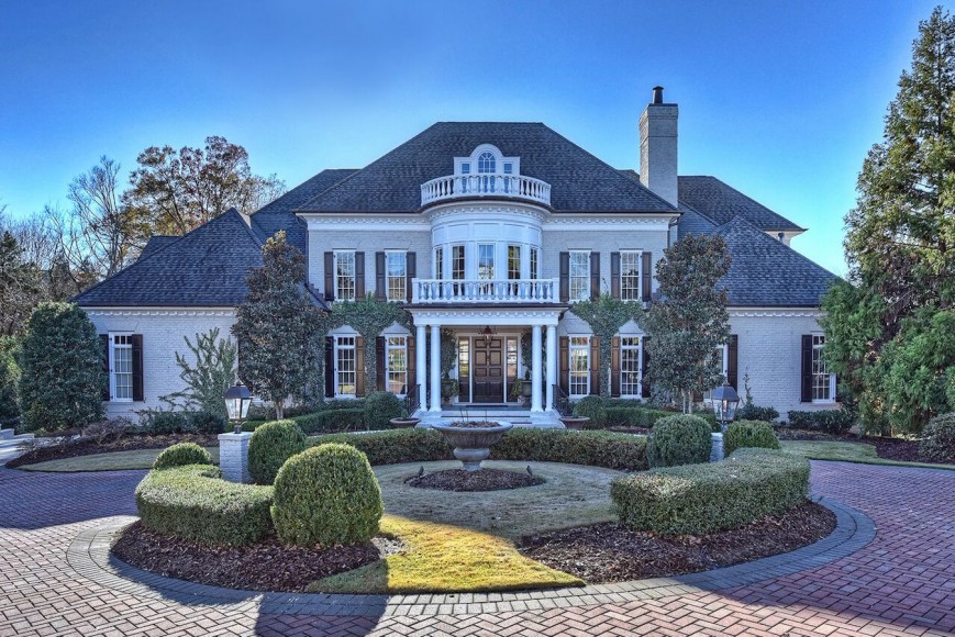 Don't Miss This Cottingham Chalk Hayes Home on Fairway Vista Drive QC