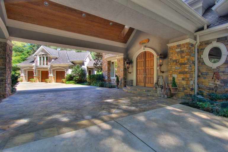 Move Now on This Unique Premier Sotheby's Aero Plantation Estate QC