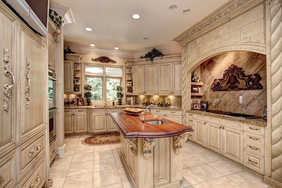 Move Now on This Unique Premier Sotheby's Aero Plantation Estate QC