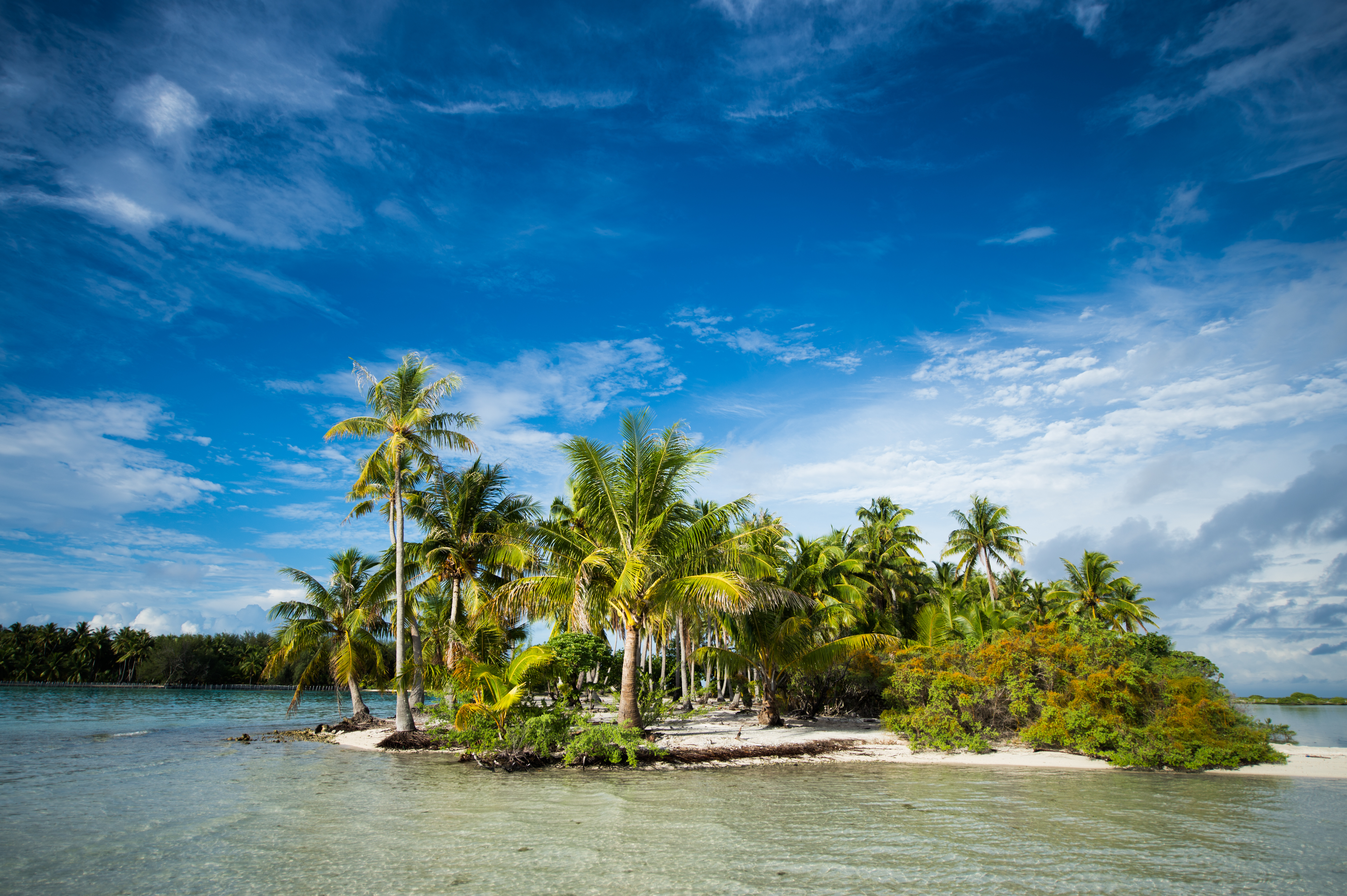 Песня жара на бора бора. Остров Марито французская Полинезия. Море Бора Бора. Самые красивые отели Бора Бора 7000 х 5000. Ликеры Bora Bora.