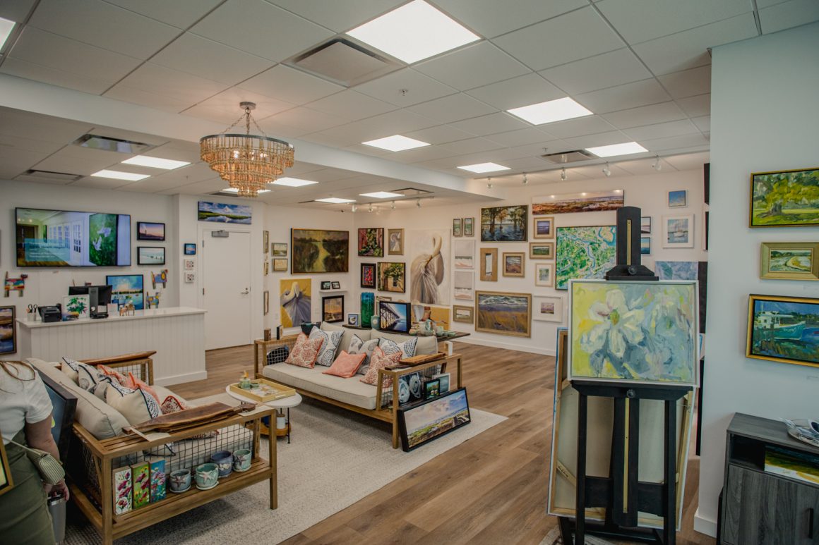 Visit the Sweetgrass Inn one of the best resort on Isle Of Palms to see their art gallery
