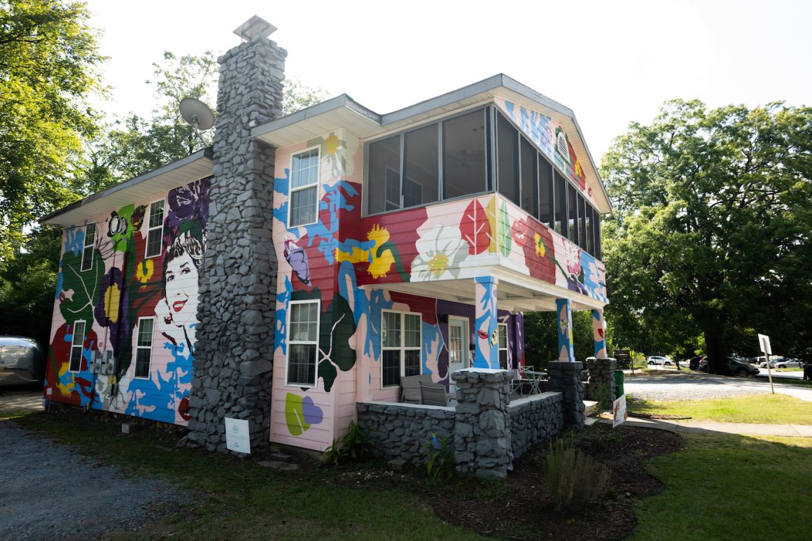 mural in plaza midwood